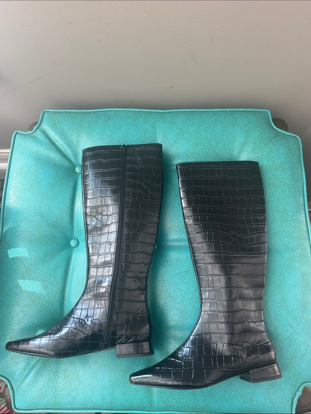 Gianni Bini Black Leather Croc-Embossed Textured Knee Boot Chic Stylish Edgy 8.5 - Picture 4 of 12